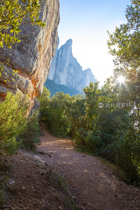 La roca Foradada, looking to Les Agulles，蒙特塞拉特下午，巴塞罗那